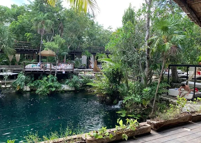 Hippie Artisan Jungle Flat Pool *